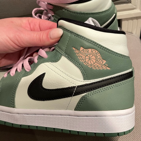 Sold** Authentic Air Jordan 1 SE Dutch Green - Picture 8 of 10
